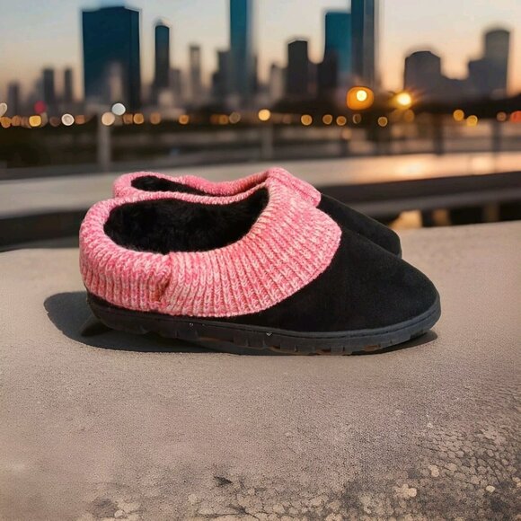 ✅The Breast Cancer Site Women's 10 Clog Slipper Black With Pink Sweater Accent - Picture 1 of 15